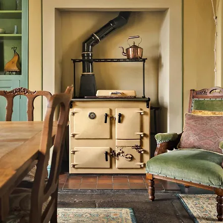 Finest Retreats - Bourne Edge